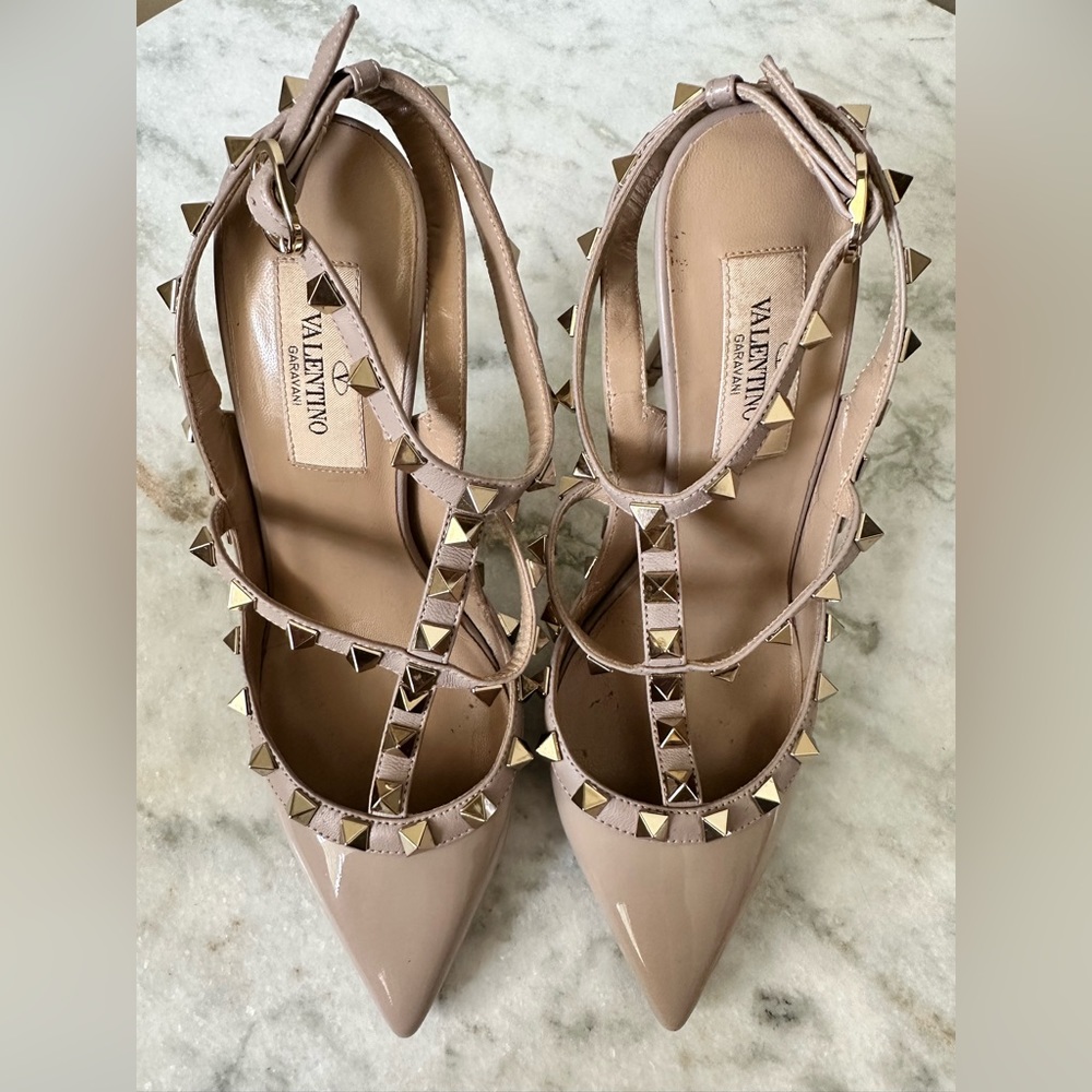 VALENTINO
Valentino Rockstud Heels 5️⃣5️⃣0️⃣